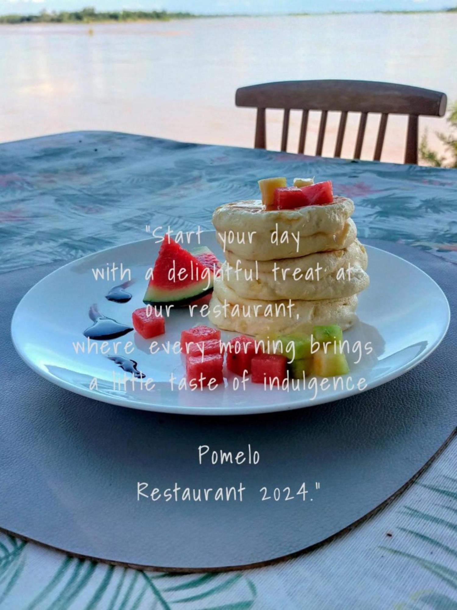 Pomelo Restaurant And Guesthouse - Fishermen & Tammarine Cottages Riverfront - Experience Nature, Culture And Adventure & Tailor-Made Tour Ban Khon エクステリア 写真