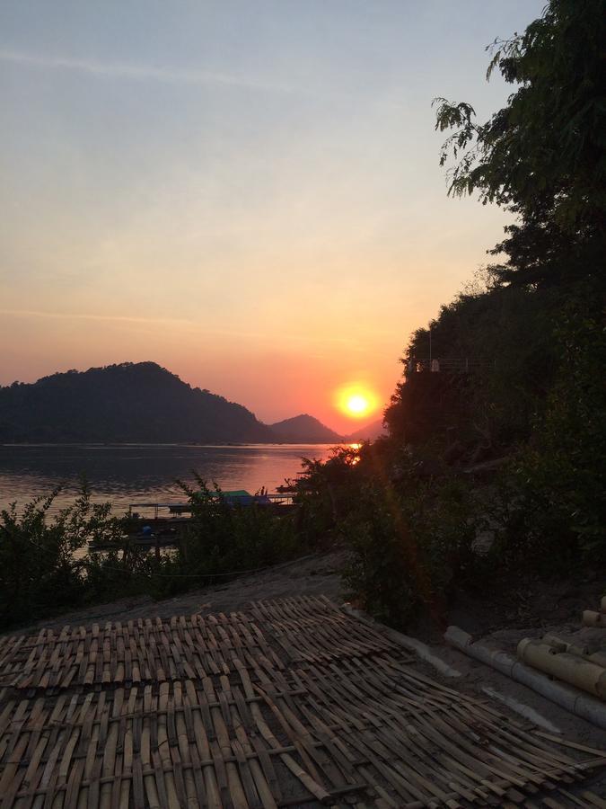 Pomelo Restaurant And Guesthouse - Fishermen & Tammarine Cottages Riverfront - Experience Nature, Culture And Adventure & Tailor-Made Tour Ban Khon エクステリア 写真